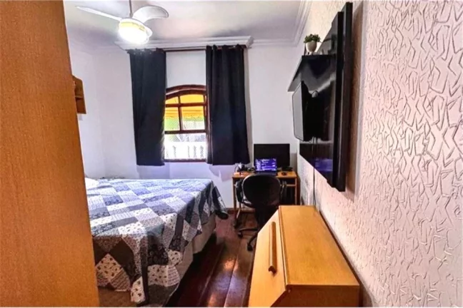Imagem Sobrado Sustentável: Residência Aconchegante com Energia Renovável, Espaço Gourmet, Suítes Luxuosas e Memórias Inesquecíveis em 150m²