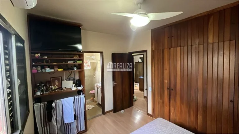 Imagem Linda casa à venda no bairro Estados Unidos em Uberaba | 3 dormitórios, piscina e móveis planejados!