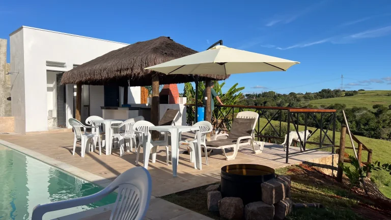 Imagem Chácara em Araçoiaba da Serra-SP: 5 quartos, 3 suítes, 230m² de área, venda ou locação no Campo do Meio.