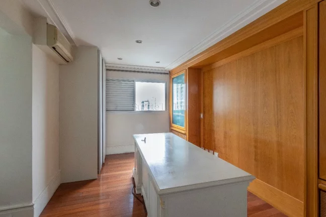 Imagem Ótima cobertura com 600m², Moema Índios, com vista espetacular. Amplo living para vários ambient...