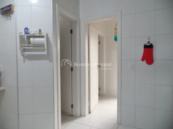 Imagem Térrea, bem localizada, em rua tranquila.
Sala para 2 ambientes, lareira, lavabo, escritório, 3 su...