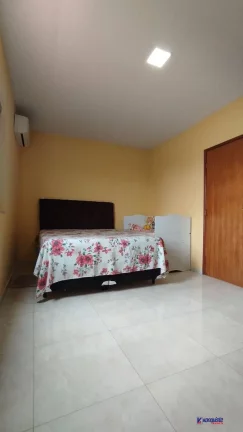 Imagem VENDO CASA DE 3/4 EM CONDOMINIO - SIM