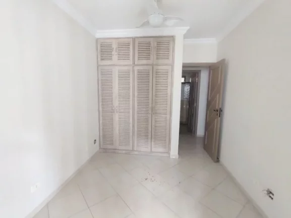Imagem AMPLO APARTAMENTO COM 4 DORMITÓRIOS, SENDO 2 SUÍTES E O 4º DORMITÓRIO OPCIONAL, 2 VAGAS, VARANDA ESTENDIDA, NA REGIÃO NOBRE DA PITANGUEIRAS NO GUARUJÁ