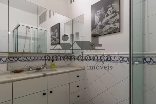 Imagem Apartamento venda Avenida Higienopolis com 3 quartos ( 1 sui­te ) e 1 vaga, 186 m2