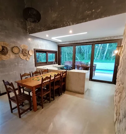 Imagem Casa em Condomínio para aluguel em Praia do Forte, Bahia - Açu da Torre - Com Piscina e Quadra Poliesportiva