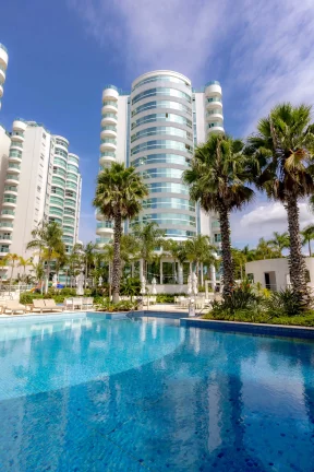 Imagem Apartamento mobiliado com área de lazer completa! 3 suítes e 3 vagas na Praia Brava em Itajaí