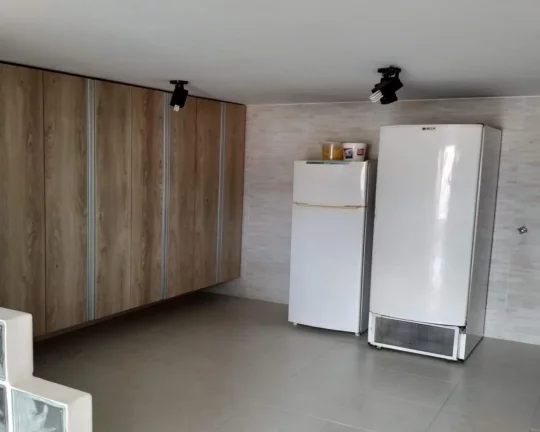 Imagem Vendo Sobrado 280 m² 04 dormitórios. uma suíte, 04 banhos e duas vagas FL38