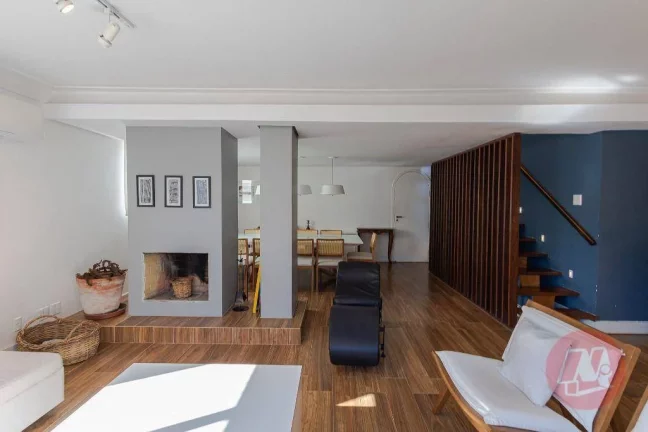 Imagem no Rio Branco, cobertura de 257 m² com 4 quartos, 2 vagas e piscina.
