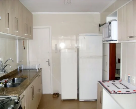 Imagem Imperdível!!! Apartamento todo reformado, andar alto,com excelente distribuição, living para 2 am...