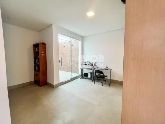 Imagem Casa em Arniqueira: 4 Dormitórios e 420m² por R$1.380.000