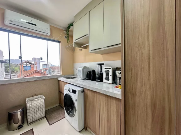 Imagem Apartamento com 2 dormitórios sendo 1 suíte e 1 vaga em Gravatá Navegantes/SC