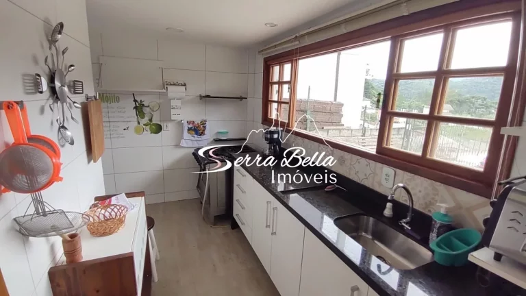 Imagem Casa com 4 dormitórios à venda, 200 m² por R$ 840.000,00 - Albuquerque - Teresópolis/RJ