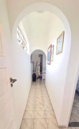 Imagem Seu novo lar em Santos: Casa espaçosa de 3 quartos com edícula para a família.