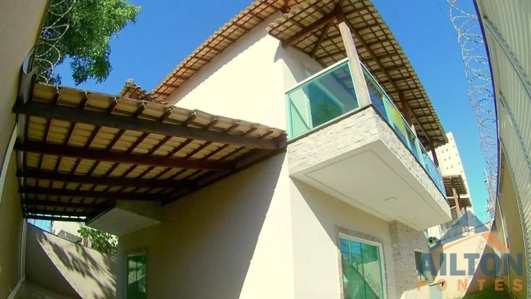 Imagem Casa Duplex com 03 Quartos à Venda na Praia do Morro - Guarapari/ES