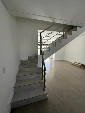 Imagem Sobrado com 2 suítes no Rio Pequeno - Camboriú