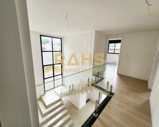 Imagem Maravilhoso Sobrado em Condomínio Fechado no bairro Vila Nova. Em um dos melhores condomínios resi...