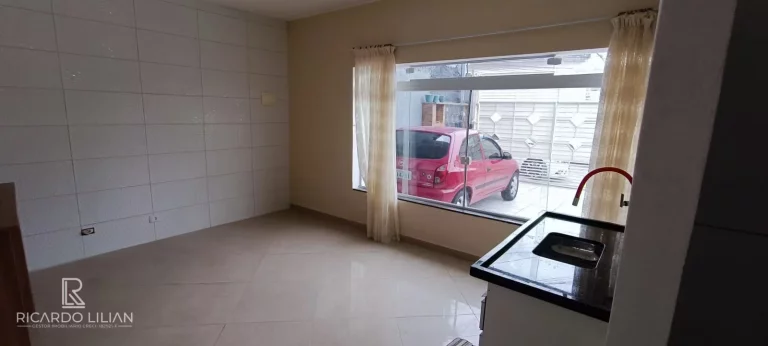 Imagem Sobrado com 5 kitnets independentes em localização estratégica para renda
