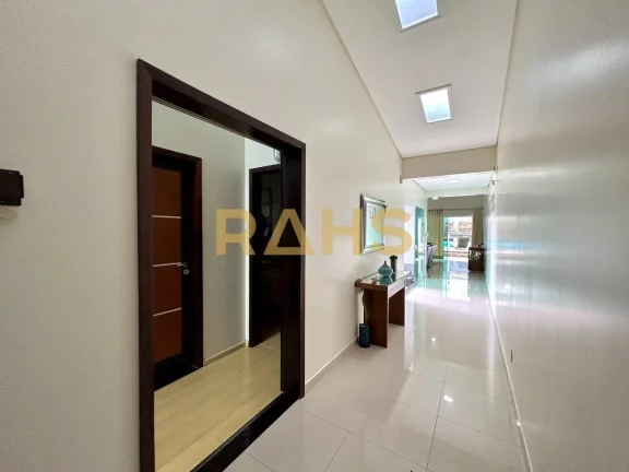 Imagem Ótima casa averbada localizada no bairro Floresta em Joinville, próximo a rua Farroupilha. Conta c...