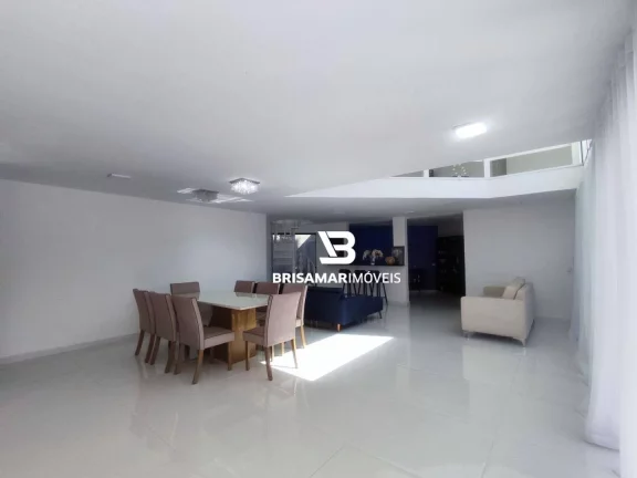 Imagem ENSEADA- CASA SOBRADA À UMA QUADRA DA PRAIA , 06 VAGAS DE GARAGEM, LAZER.