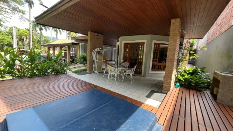 Imagem CASA EM CONDOMÍNIO COM 6 SUÍTES,SALA DE ESTAR E JANTAR,SALA DE TV,30 METROS DA ORLA,3 VAGAS DE GARAGEM