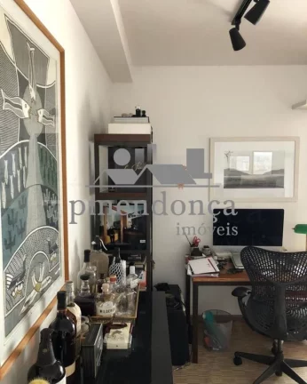 Imagem Apartamento em andar alto, com excelente vista, varanda envidraçada, living para 02 ambientes, 03 d...