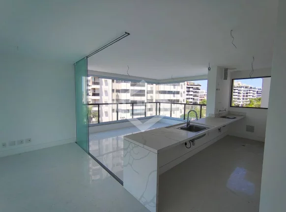 Imagem Apartamento de 4 Quartos na Barra da Tijuca perto do Posto 6 com 147 m²