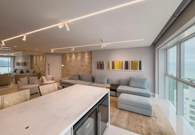 Imagem Apartamento com 3 dormitórios à venda sendo 3 suítes, 164.96 m² por - R$ 10.399.000,00 - Pioneiros - Bal. Camboriú/SC