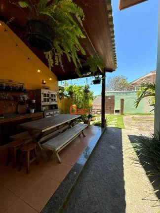 Imagem Casa com 3 dormitórios à venda, 250 m² por R$ 2.000.000,00 - Praia do Siqueira - Cabo Frio/RJ