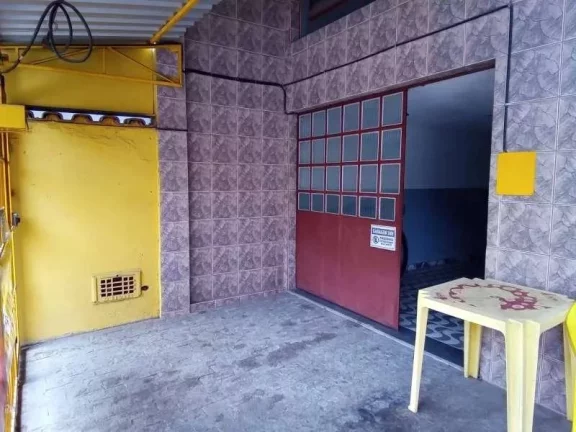 Imagem Prédio com dois apartamentos, ponto comercial e terraço com capacidade para expansão de mais dois andares.