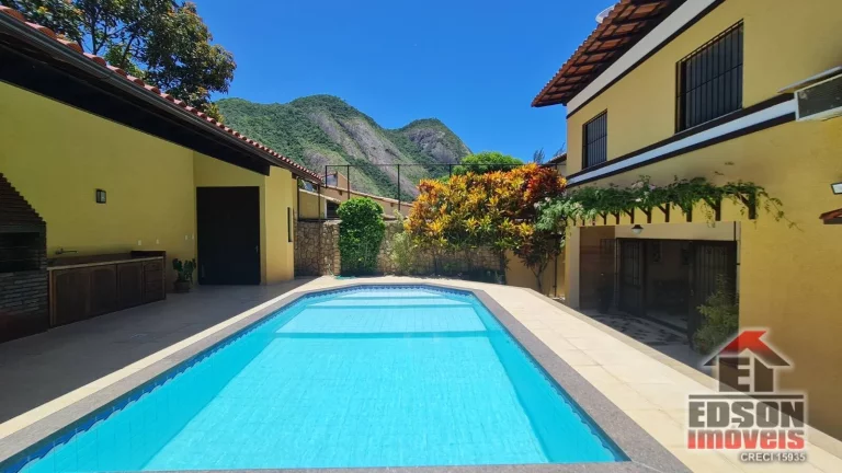 Imagem Magnífica casa com Piscina em Itacoatiara, Niterói - RJ