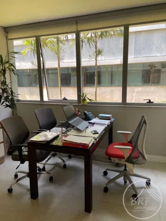 Imagem Sala Comercial Alto Padrão no Square SC –Completa e Mobiliada