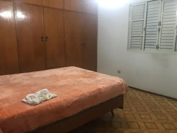 Imagem Casa no centro com 3 dormitórios sendo 1 suíte (todos com armários embutidos) , 2 salas , cozinha...