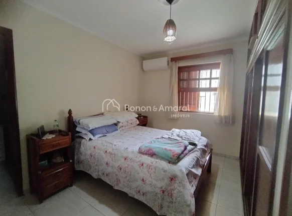 Imagem Oportunidade única: duas casas no mesmo terreno, com entradas independentes e uma localização pri...