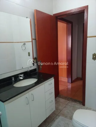 Imagem Linda e espaçosa casa com 217 m² de área construída e 320 m² de terreno. A residência possui 3...