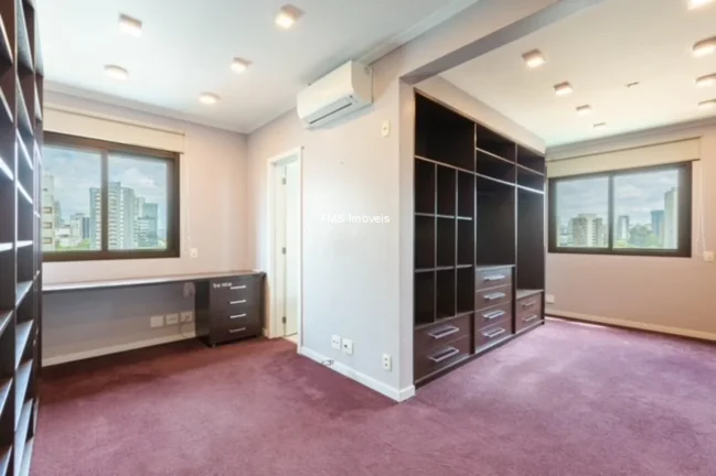 Imagem Imperdível apartamento à venda em Moema, São Paulo-SP: 3 quartos, 3 suítes, 2 salas, 4 vagas de garagem e 225m² de área!