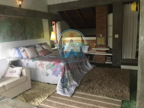 Imagem Casa de Luxo à Venda em Ubatuba-SP, Bairro Promirim: 4 Quartos, 4 Suítes, 2 Salas, 5 Banheiros, 290m². Venha Conferir!
