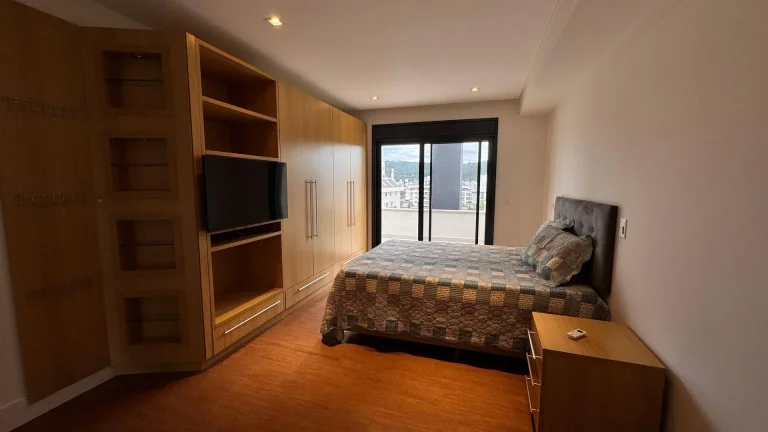 Imagem Apartamento duplex novo para temporada em Jurerê – vista para o mar