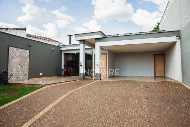 Imagem Casa com 3 dormitórios à venda, 220 m² por R$ 730.000,00 - Karfan - Itumbiara/GO