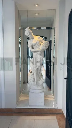 Imagem Venha conhecer esta magnífica casa disponível para aluguel, localizada no desejado bairro Jardim América, em São Paulo. Com uma área total de 1215m² e