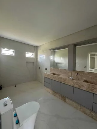 Imagem Casa em condomínio com 4 dormitórios e 4 vagas de garagem em Camboriú