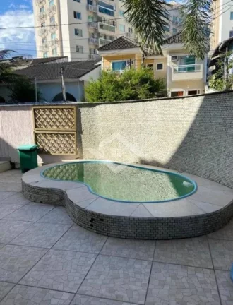 Imagem Casa duplex em condomínio com piscina privativa ,linda arquitetura