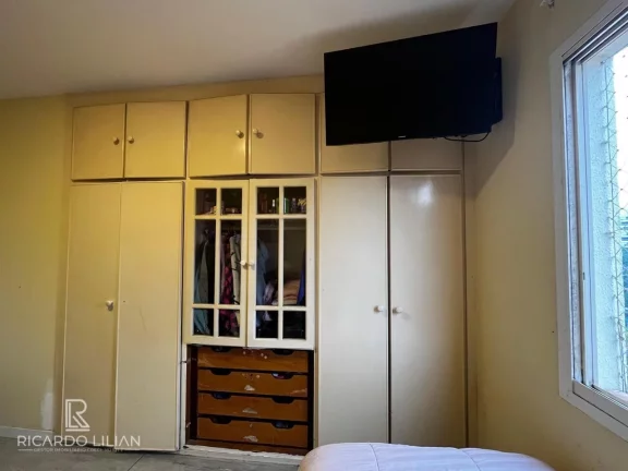 Imagem Apartamento com 2 dormitórios sendo uma suíte, 70m² de area util e uma vaga de garagem coberta.