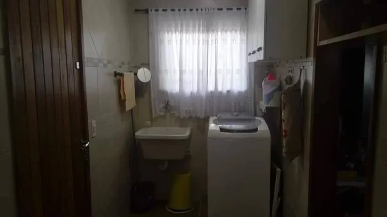 Imagem VENDO ESTA LINDA CASA NO CENTRO DE NOVA FRIBURGO.