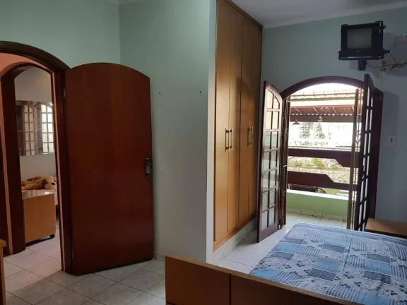 Imagem Sobrado mobiliado à venda, 210m² área construída 3 Dormitorios 4 Vagas