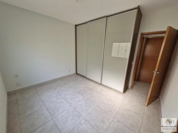 Imagem Casa para Venda em Aparecida de Goiânia, Vila Brasília, 3 dormitórios, 1 suíte, 2 banheiros, 2 vagas