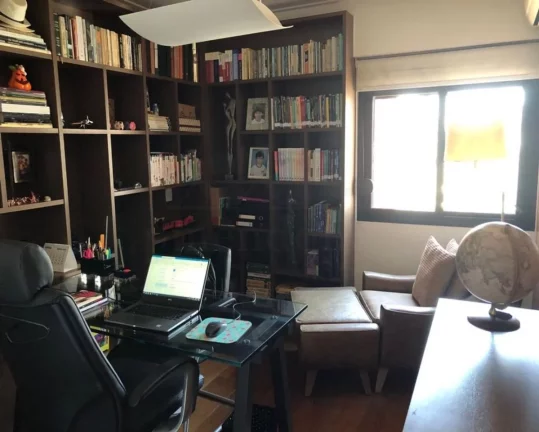 Imagem Apartamento na Rua Capote Valente com 3 suítes e 4 vagas, 192m²