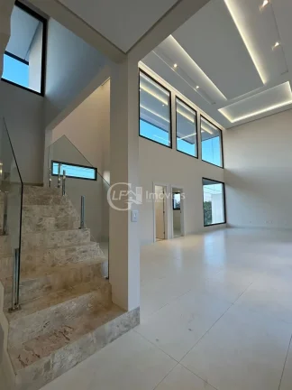 Imagem Imperdível: Casa de luxo em condomínio à venda em Campo Grande-MS, Residencial Damha III - 4 quartos, 4 suítes, 3 salas, 1 banheiro, 4 vagas de garagem, 350m² de área.