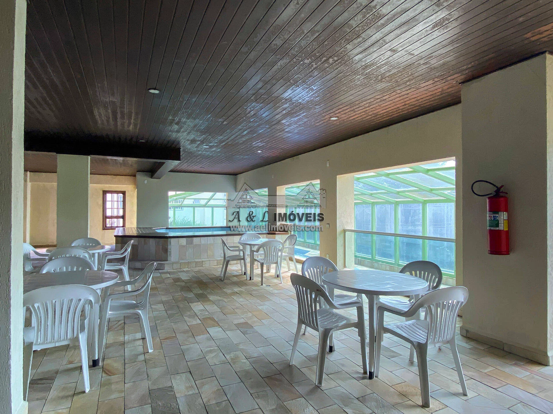 Imagem Apartamento à venda em Campos do Jordão – Condomínio com piscina