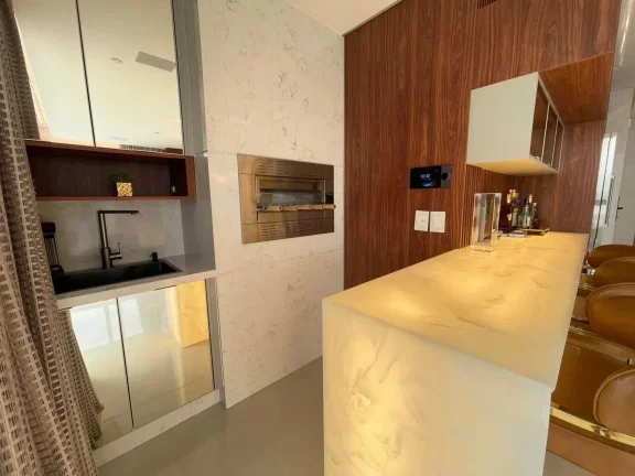 Imagem Apartamento alto padrão frente mar com 4 suítes e 3 vagas de garagem - Av. Atlântica/SC