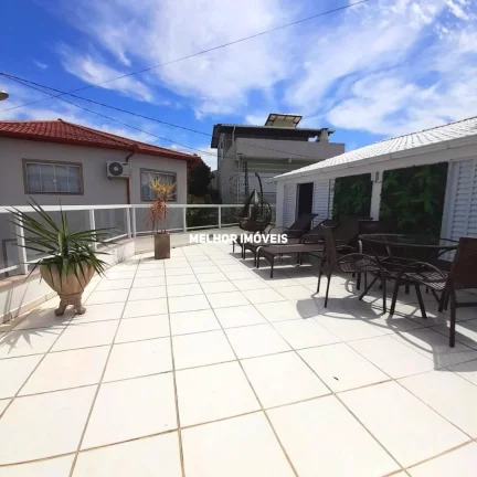 Imagem Casa á 10 metros da praia com Terraço vista Mar, Equipada com 04 dormitórios sendo 01 suíte máster à Venda em Governador Celso Ramos - SC
